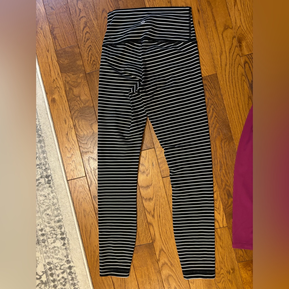 Lululemon black and white stripe leggings size 4 25” length